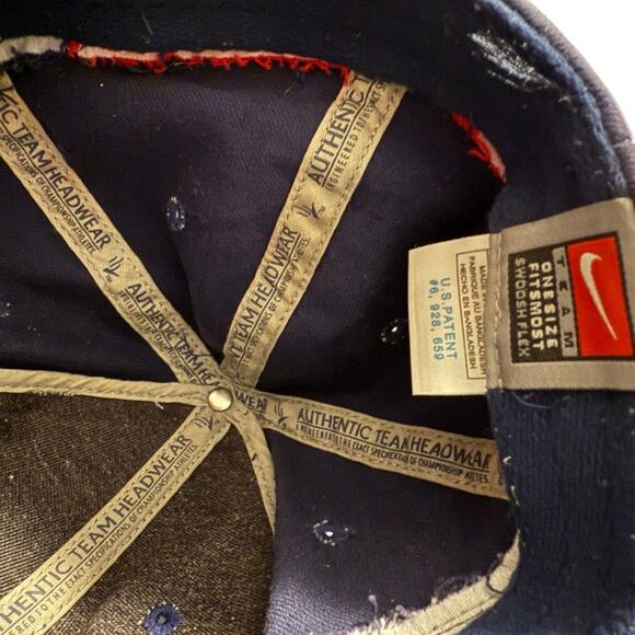 Vintage University of Arizona Wildcats Nike Team Swoosh Flex Hat - Picture 4 of 4